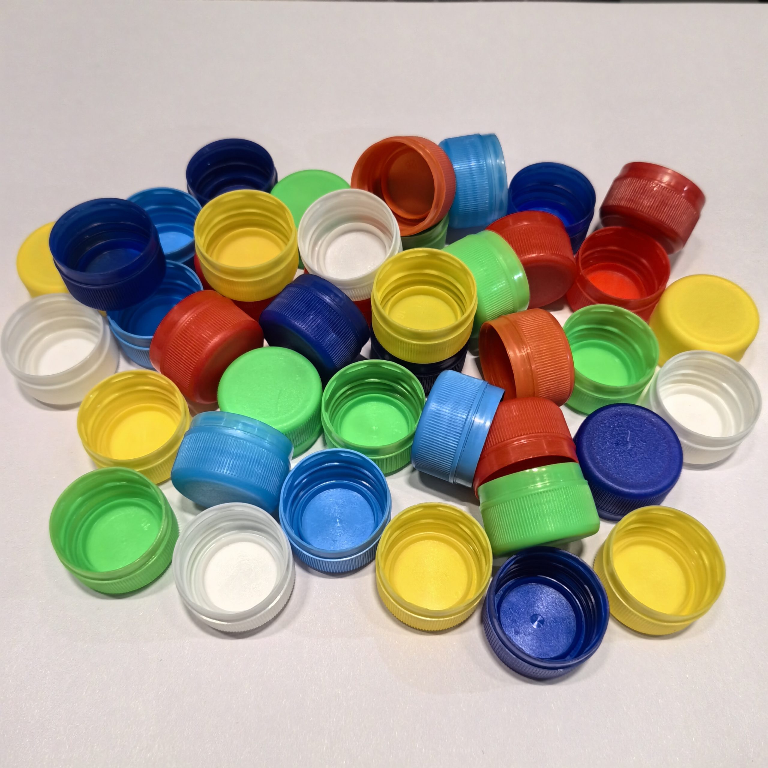 Noves 1810 plastic water caps showing internal threads and colors